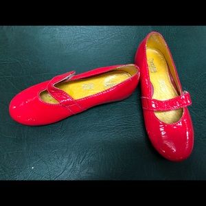 Pazitos Patent Mary Janes sz 28 EU (9/10 US)